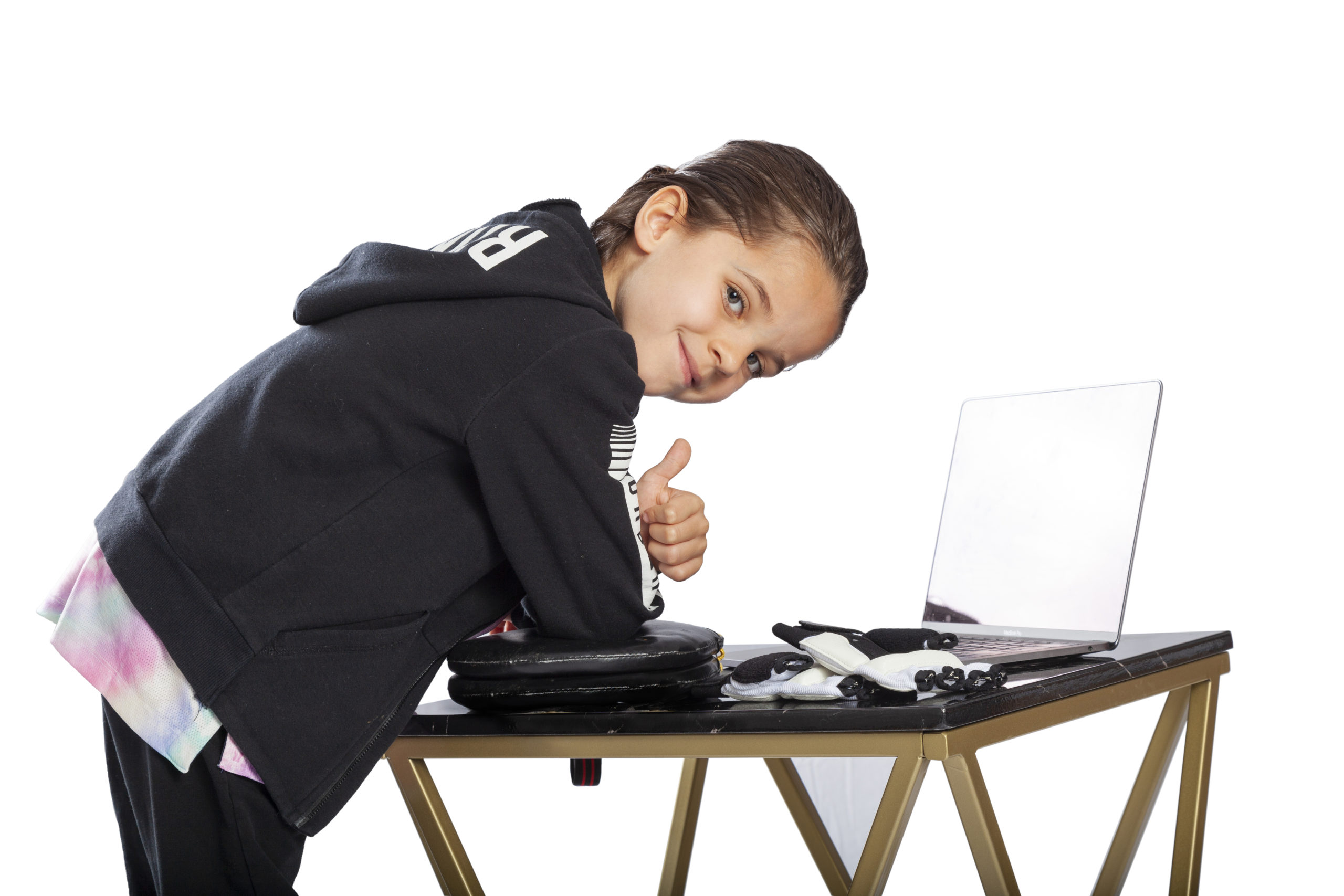 Ilyas_Leptop_Pratze_Gesicht